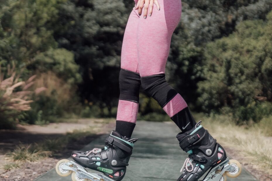 female-inline-skater-rollerblader-wearing-pink-leggings-and-knee-pads-with-rollerblades